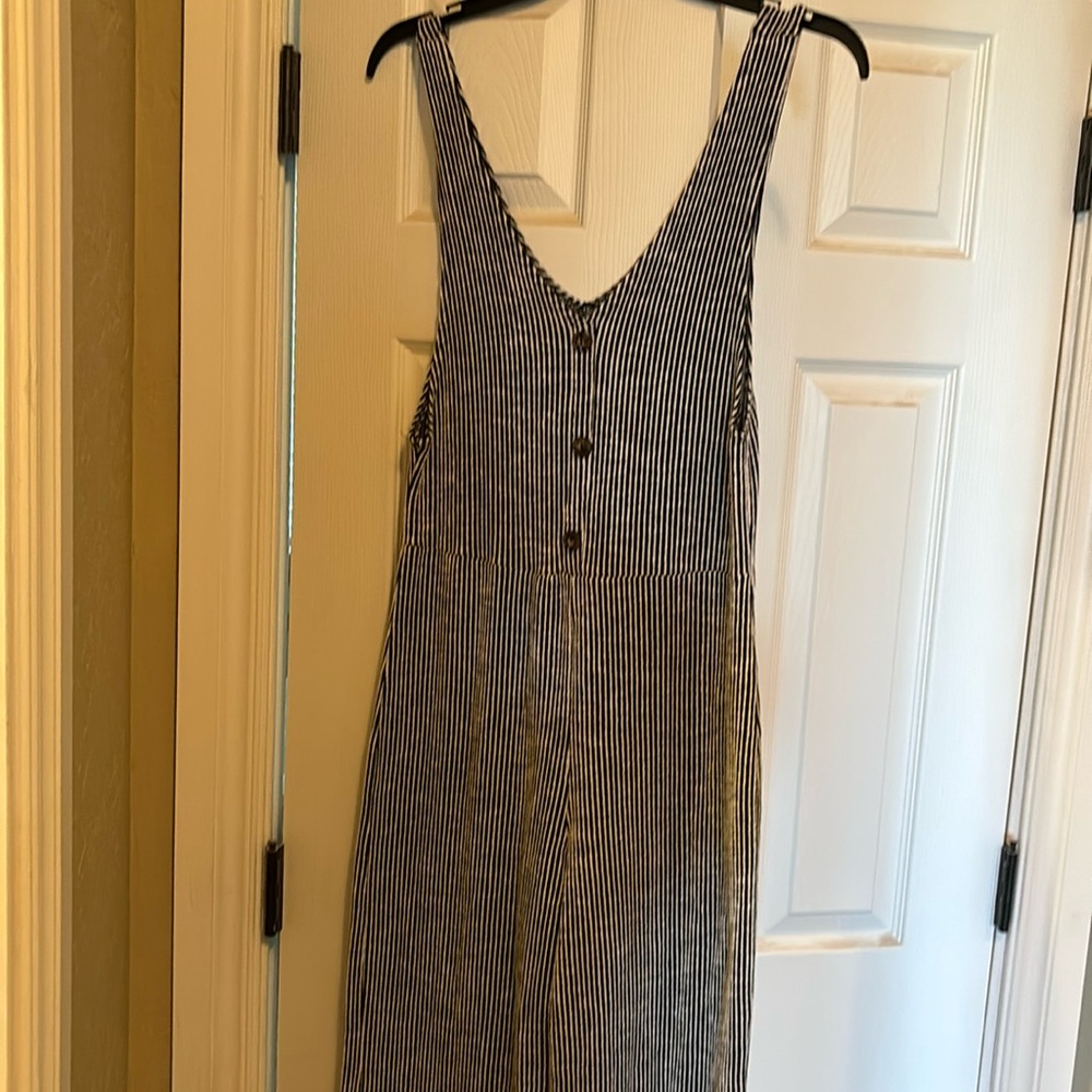 Size medium pinstripe pant/jumpsuit. It’s a snug medium
